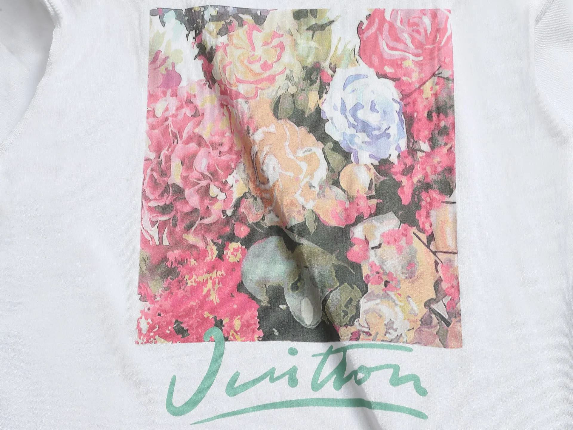 🅿️170 LV 25ss spring and summer printed short T series -1v Yayoi Kusama series pumpkin 🎃 pattern round neck short-sleeved T-shirt. Made of 32-count double yarn pure cotton 240g, washed at high temperature, will not shrink or fade. Comfortable to the touch, super texture❤️ Back-stitched cuff design, yellow back-mark embellishment, and a full set of accessories. A must-have for trendy men and trendy women, the classic drop-shoulder slightly wide version is available exclusively from stock!         ⚠️Only make high quality products, reject junk goods!  -Color: White Black -Size: XS S M L -Crowd: Unisex